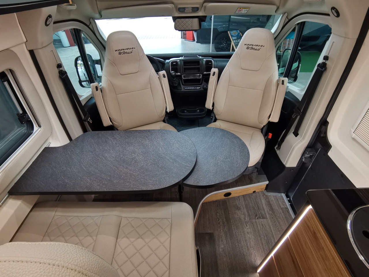 Buscamper Karmann DEXTER 635 / - 2026 - / XXL - HUBBETT -LÄNGSBETT