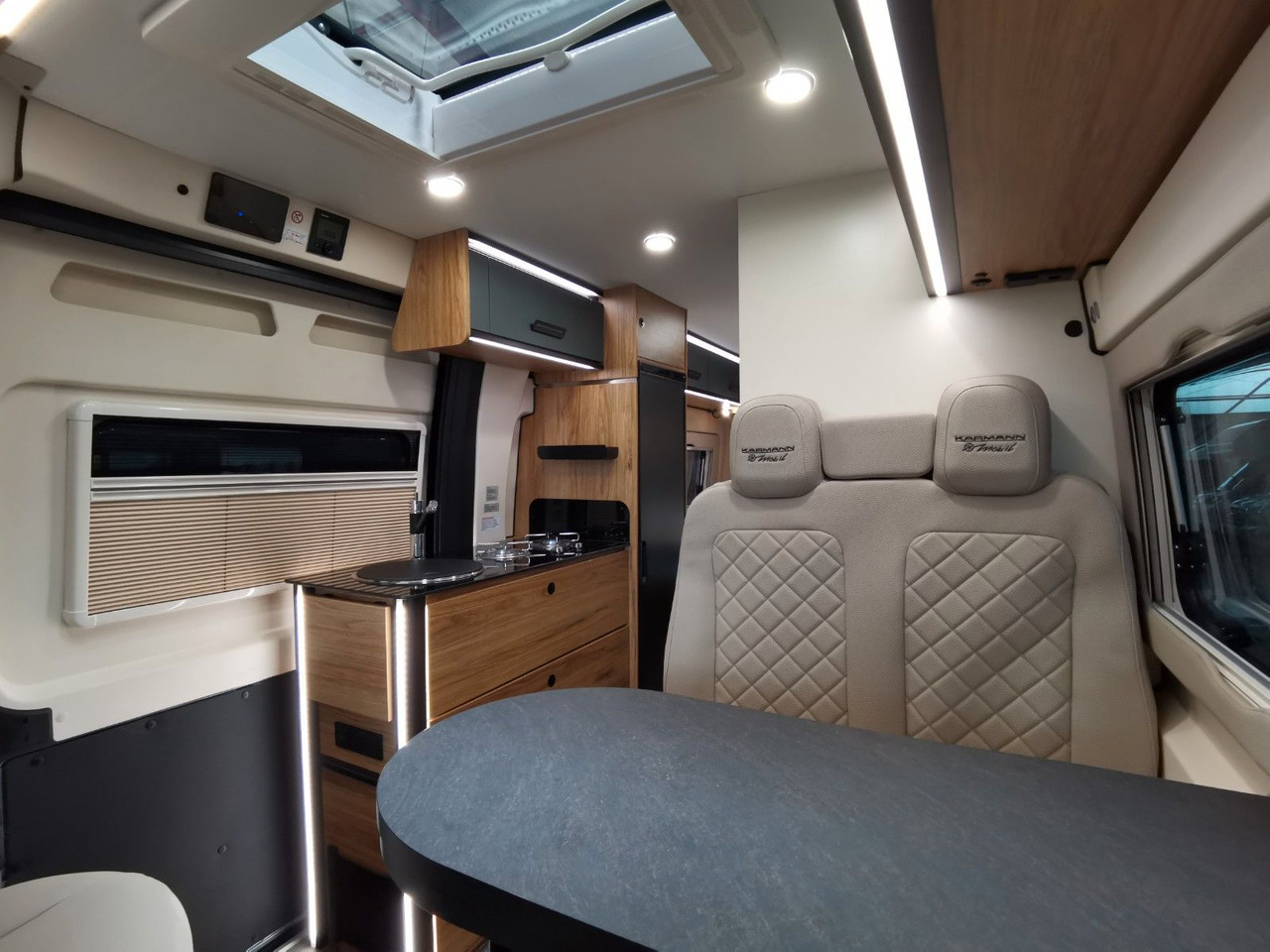 Buscamper Karmann DEXTER 635 / - 2026 - / XXL - HUBBETT -LÄNGSBETT