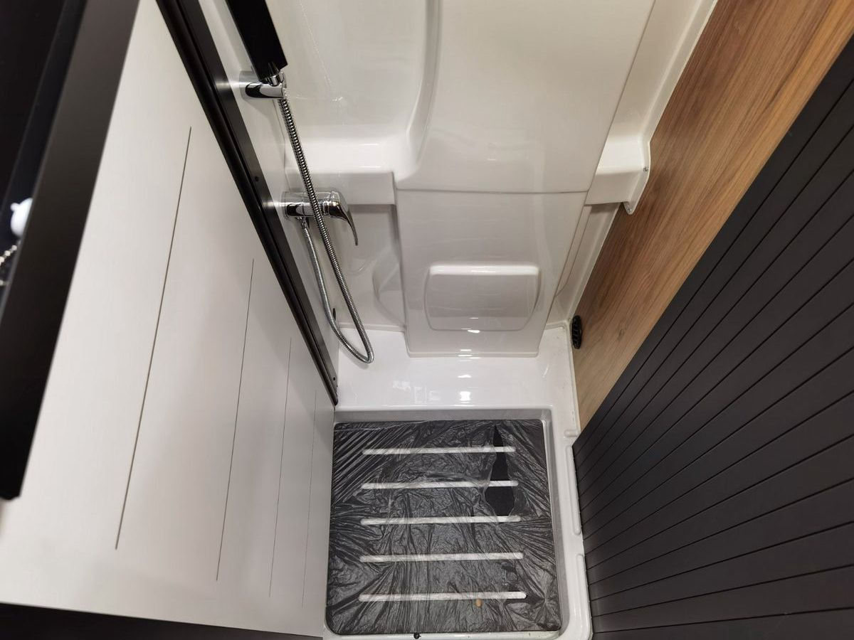 Buscamper Karmann DEXTER 635 / - 2026 - / XXL - HUBBETT -LÄNGSBETT