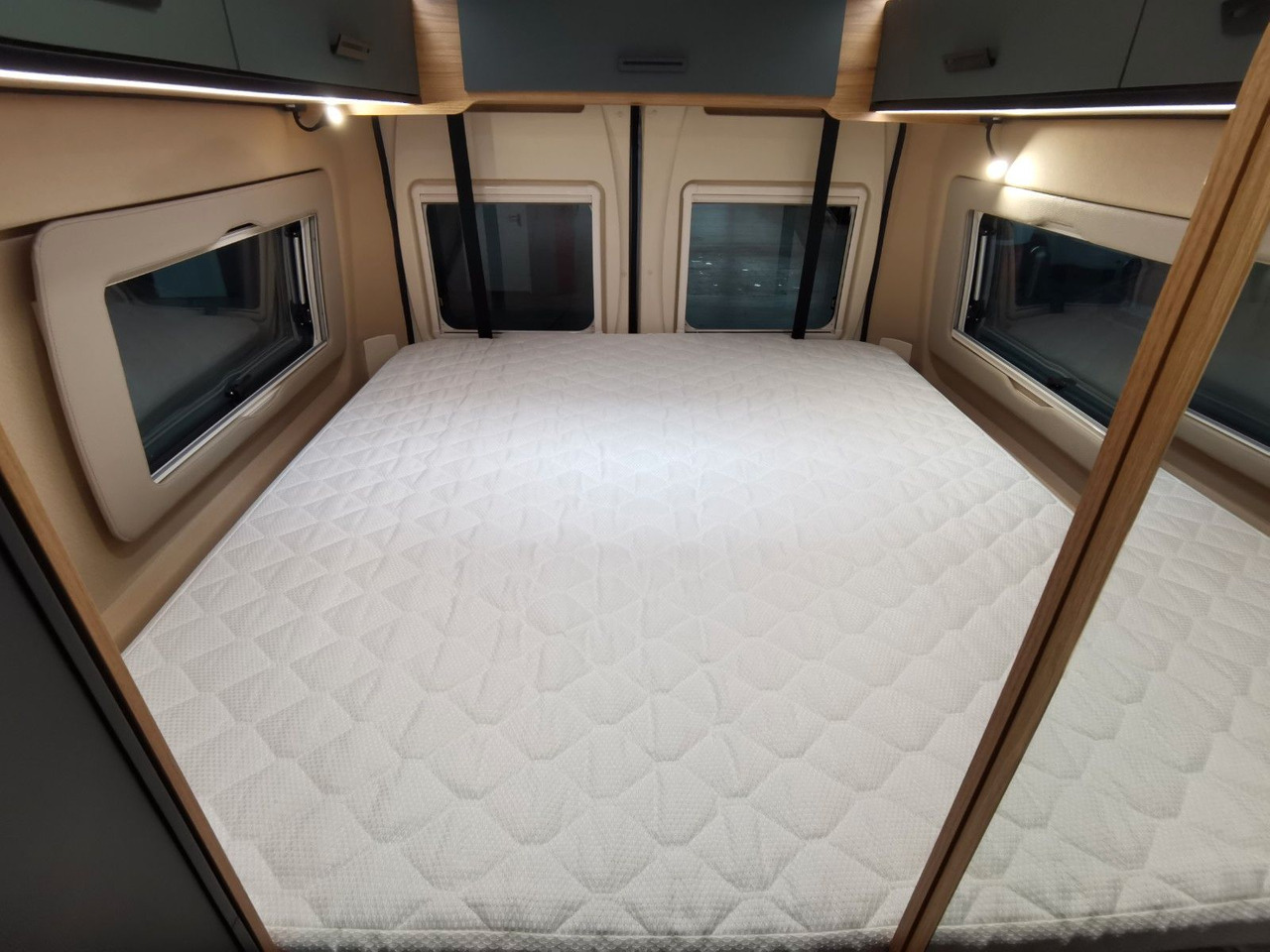 Buscamper Karmann DEXTER 635 / - 2026 - / XXL - HUBBETT -LÄNGSBETT