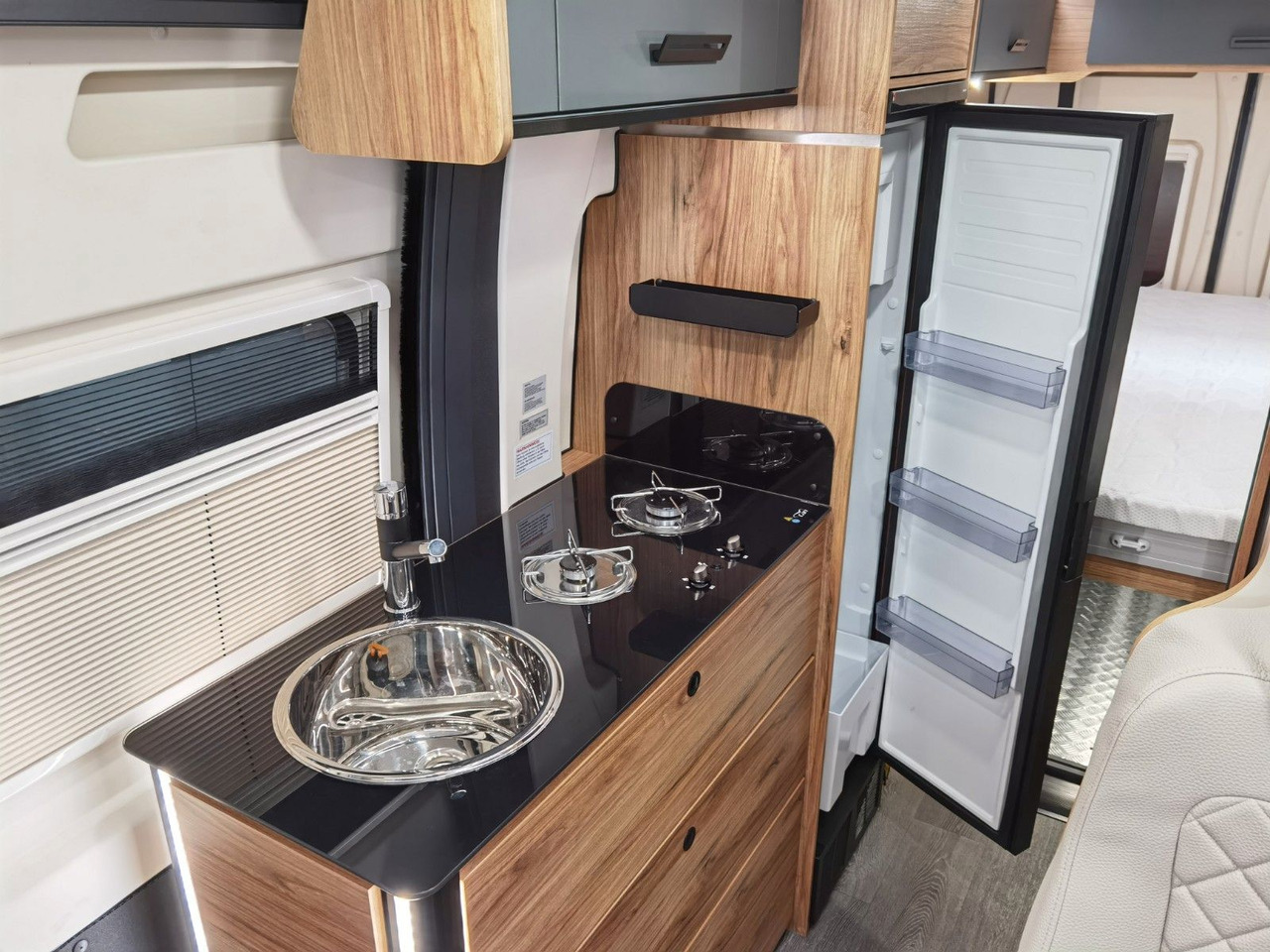 Buscamper Karmann DEXTER 635 / - 2026 - / XXL - HUBBETT -LÄNGSBETT