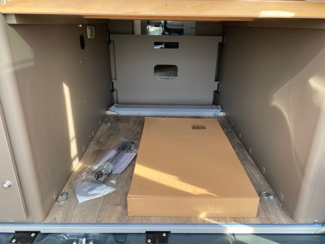 Buscamper LMC INNOVAN 600 ,ASD, Aufstelldach,26 Modell,