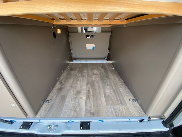 Buscamper LMC Innovan 600 mit Automatik, Dieselheizung