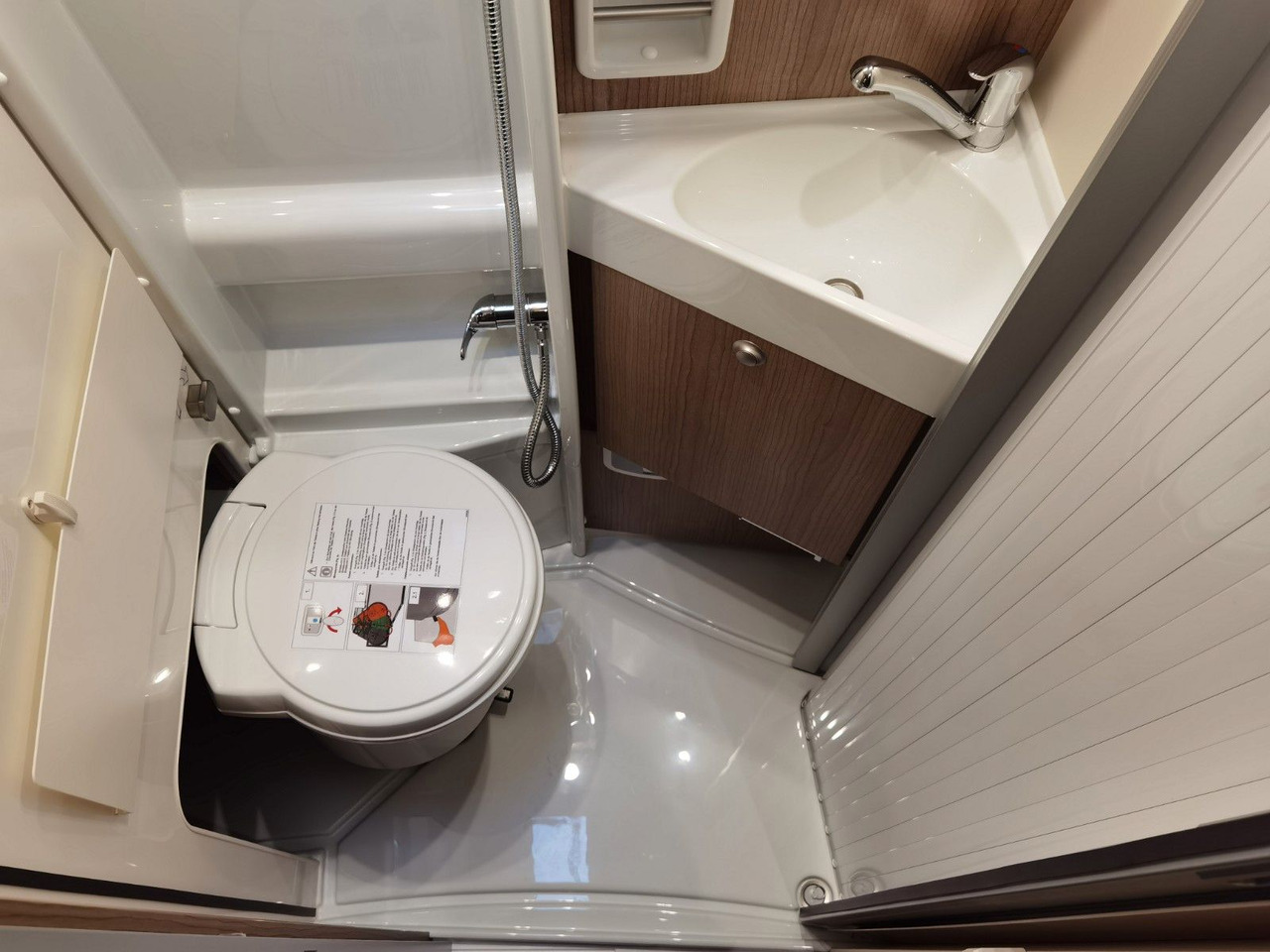 Buscamper Malibu VAN COMFORT 640 LE / INFO.- PAKET / EINZELBETTEN