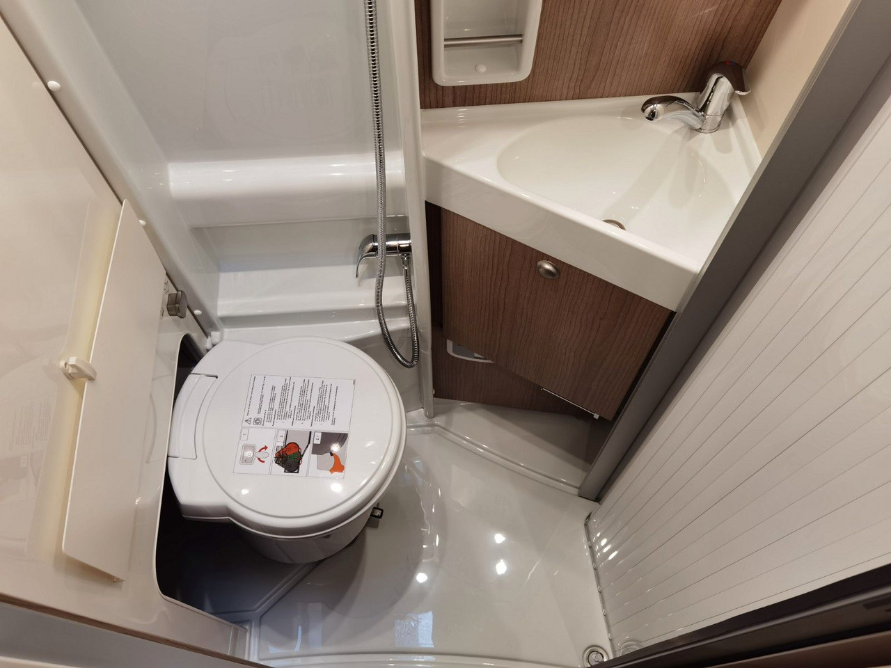 Buscamper Malibu VAN COMFORT 640 LE / INFO.- PAKET / EINZELBETTEN