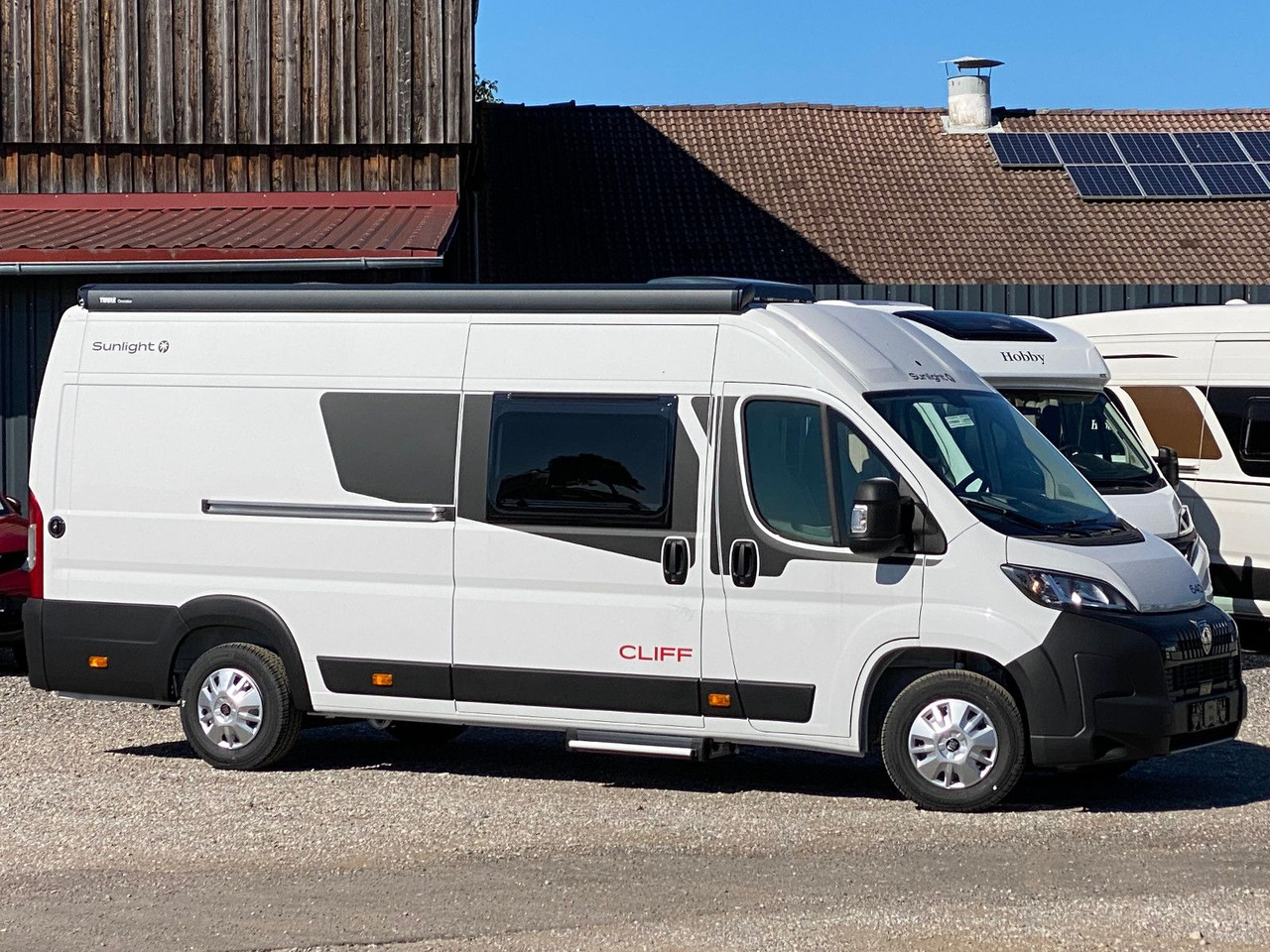 Buscamper Sunlight Cliff 640 mit Längsbetten,Modell 25