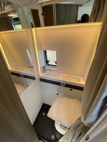 Buscamper VANTourer Van 600 L , mit Aufstelldach,Längsbetten,Automat