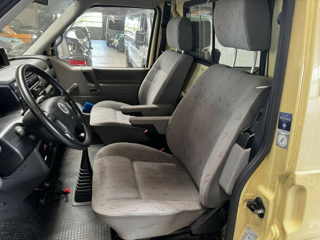 Buscamper Volkswagen T4 2.5 TDI Syncro 4x4 lang 1. Hand!