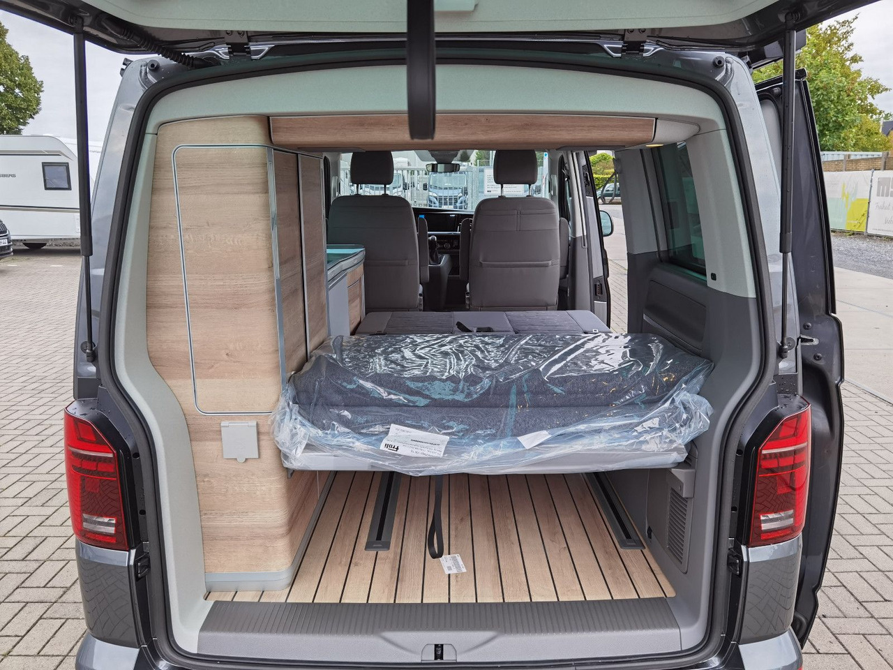 Buscamper Volkswagen T6.1 CALIFORNIA OCEAN EDITION / DSG / NAVI / ACC