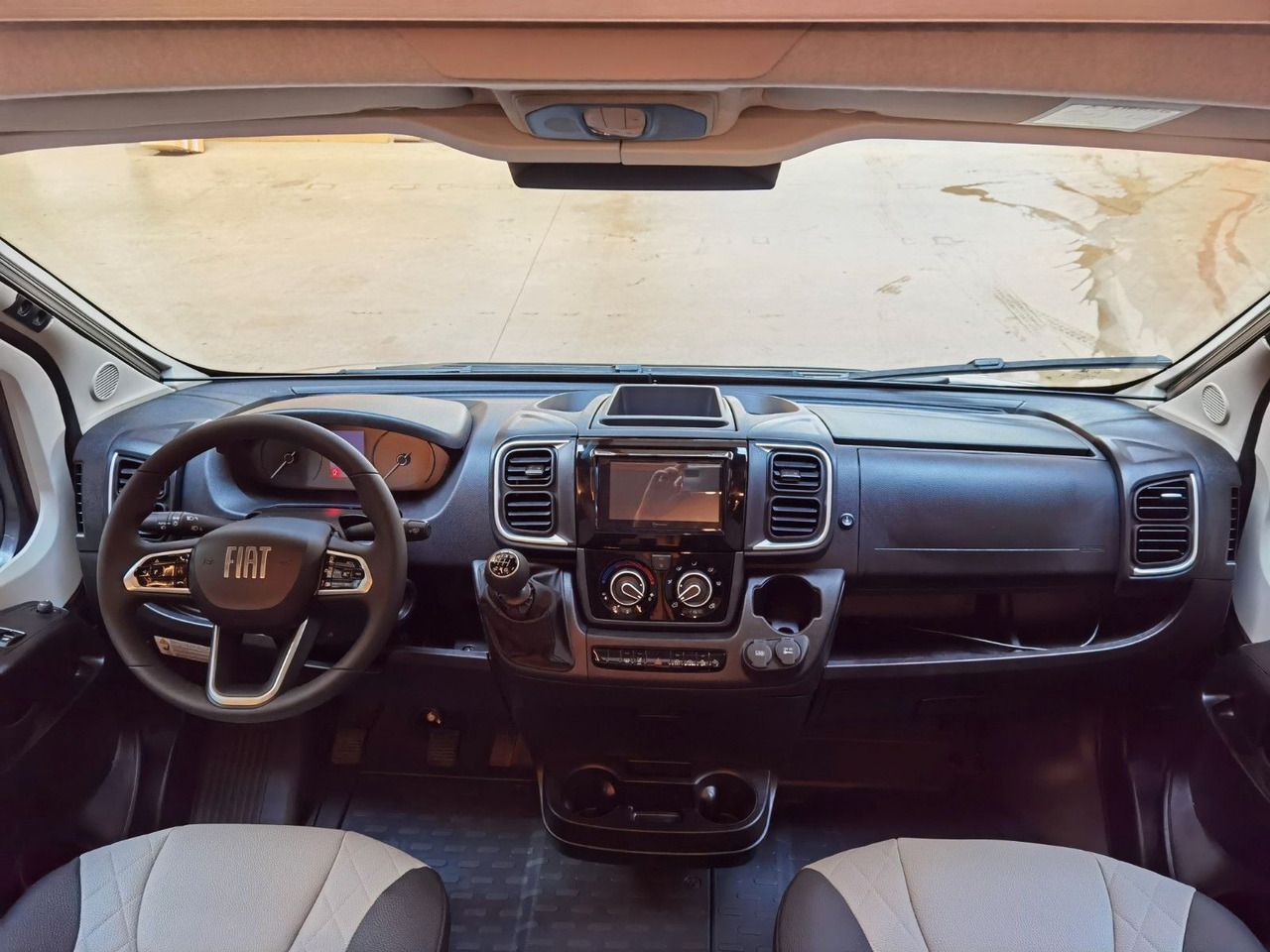 Buscamper Weinsberg CARABUS GREY 540 MQ - EDITION FIRE /-2026-/140PS