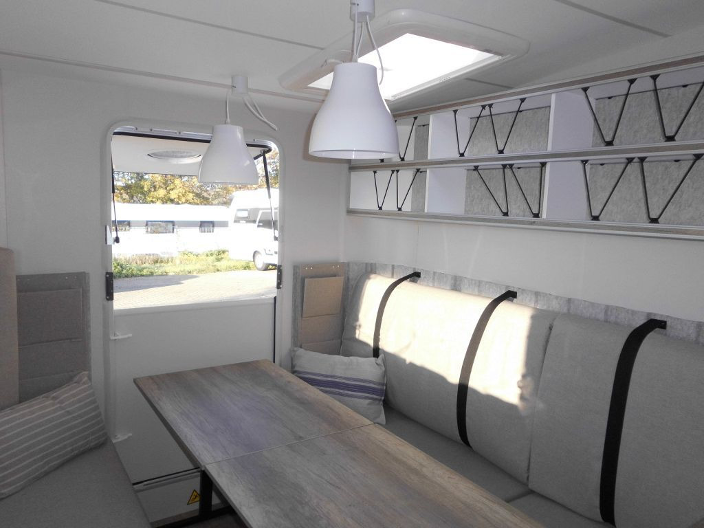 Caravan Hobby Beachy 360 2025 1200kg. Sofort