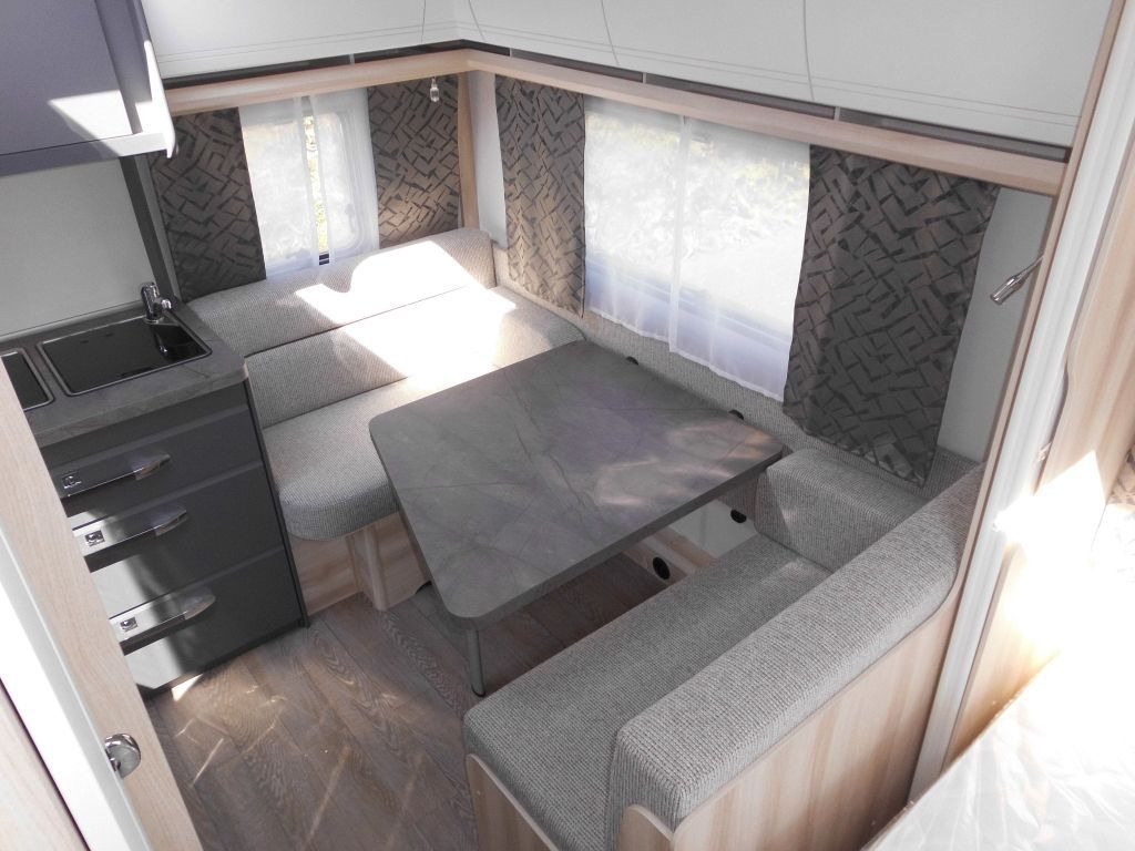 Caravan Hobby De Luxe 400 SFe 2025 1500kg. Hobby De Luxe 400 SFe Lagerabverkauf!