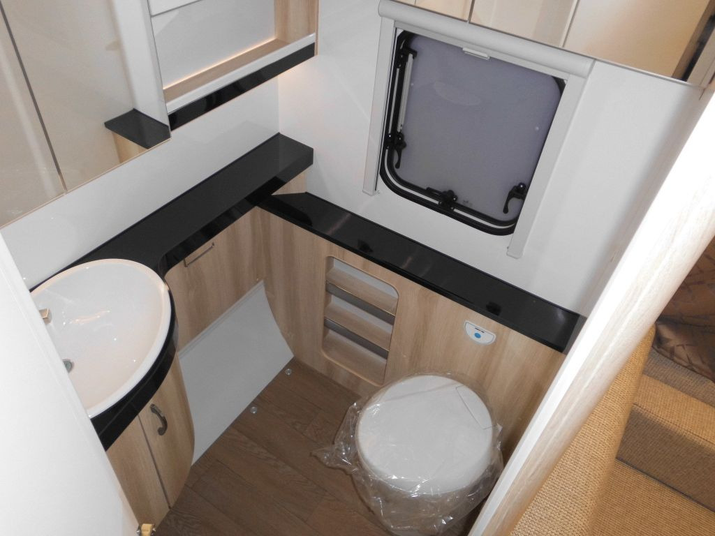 Caravan Hobby De Luxe 460 SFf 2025 AUTARK FBH 1500kg. +++ Hobby De Luxe 460 SFf mit Extras, Lagerabverkauf