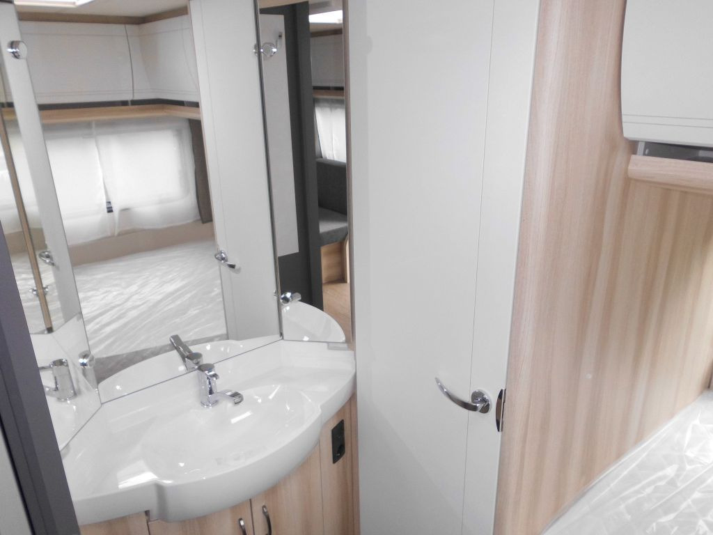 Caravan Hobby De Luxe 460 UFe 2026 1500kg. Ambiente