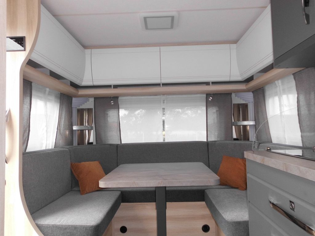 Caravan Hobby De Luxe 460 UFe 2026 1500kg. Ambiente