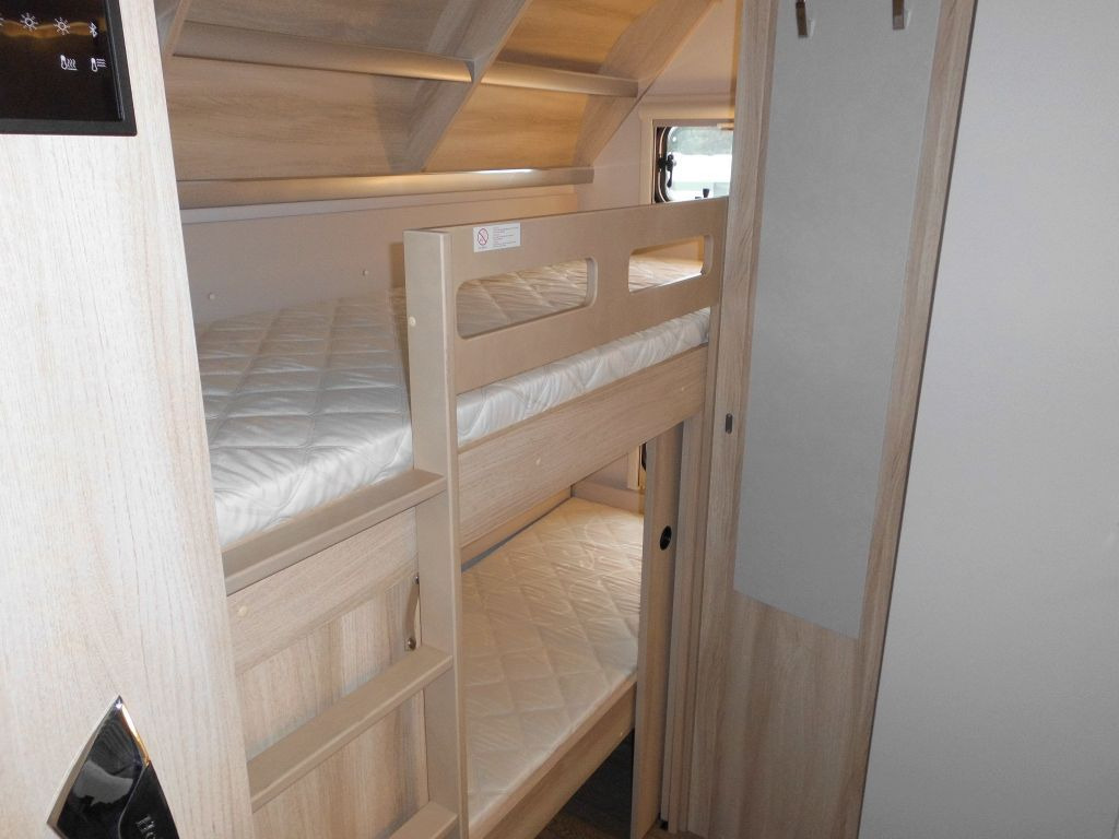 Caravan Hobby De Luxe 490 KMF 2026 GARAGE AUTARK 1800kg.+++