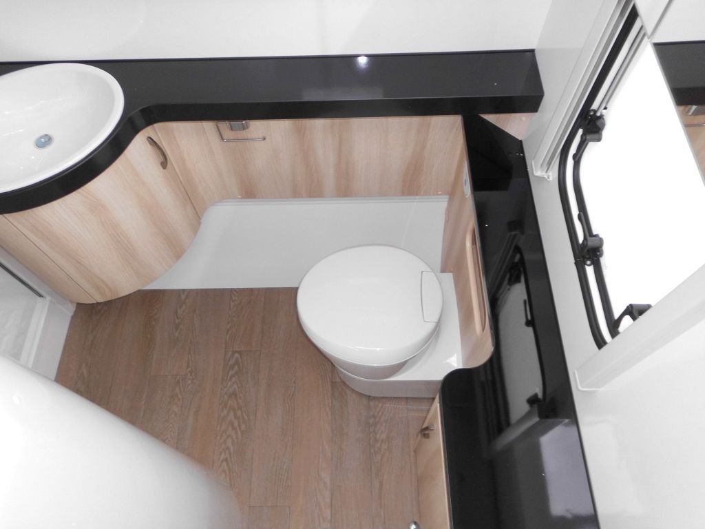 Caravan Hobby De Luxe 495 WFB 2026 AUTARK Ambiente 1800kg.++