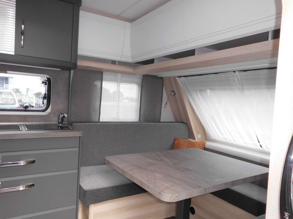 Caravan Hobby De Luxe 495 WFB 2026 AUTARK Ambiente 1800kg.++