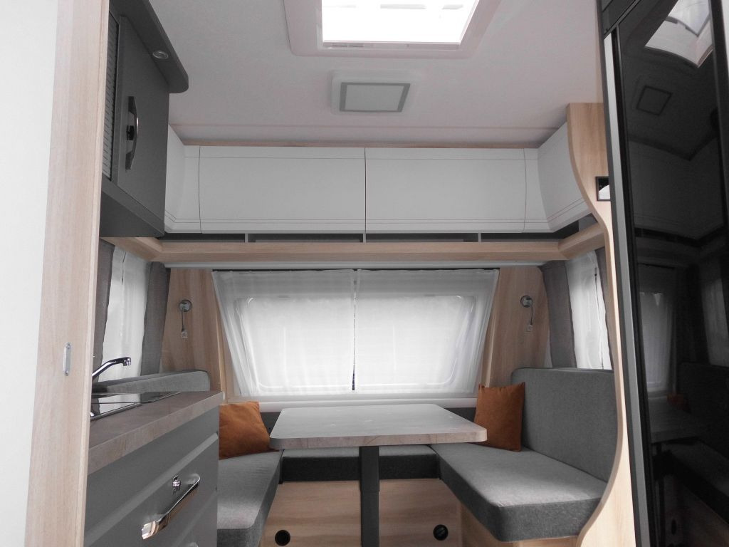 Caravan Hobby De Luxe 495 WFB 2026 AUTARK Ambiente 1800kg.++