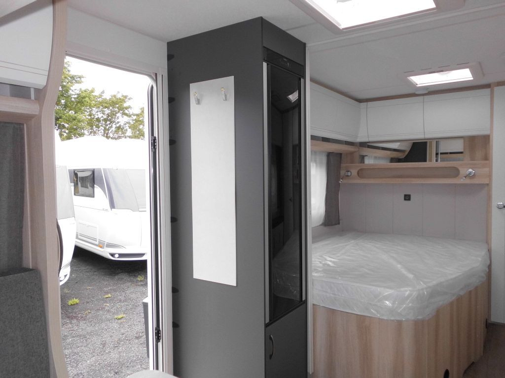 Caravan Hobby De Luxe 495 WFB 2026 AUTARK Ambiente 1800kg.++
