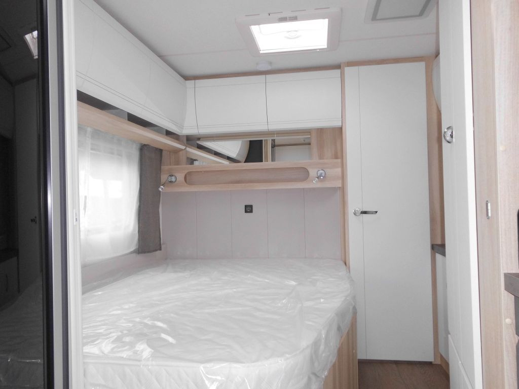Caravan Hobby De Luxe 495 WFB 2026 AUTARK Ambiente 1800kg.++