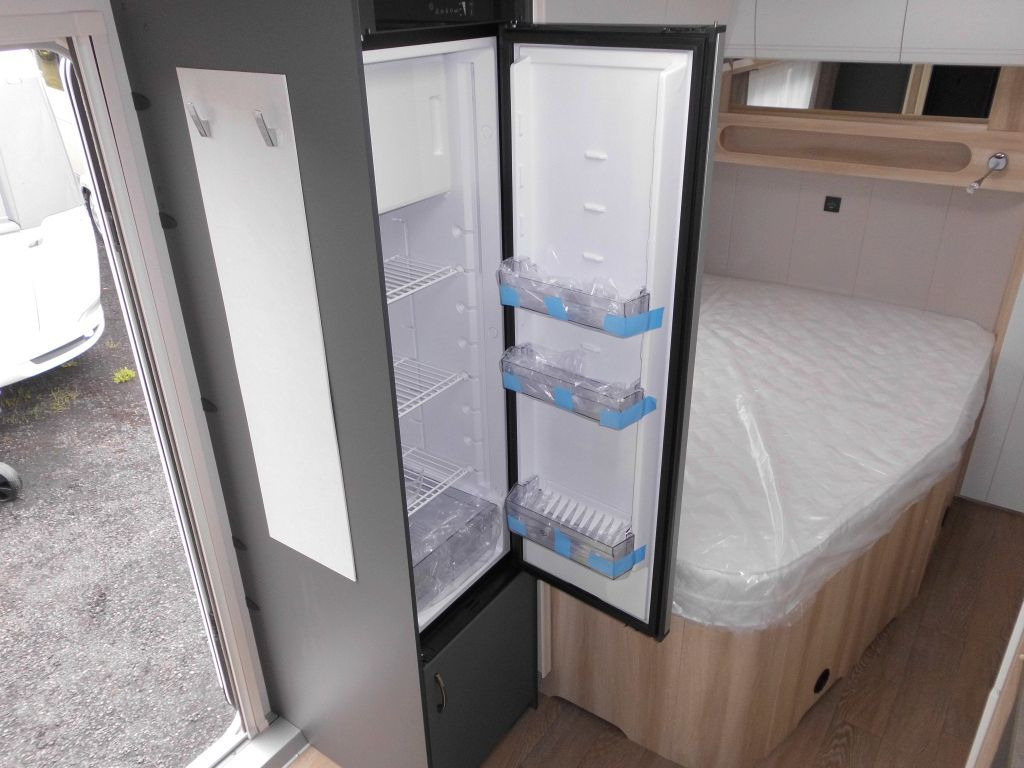 Caravan Hobby De Luxe 495 WFB 2026 AUTARK Ambiente 1800kg.++