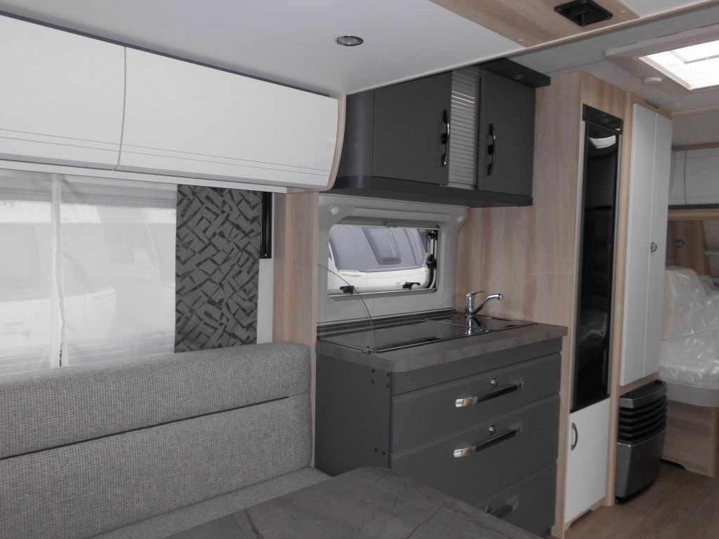 Caravan Hobby De Luxe 515 UHL 2025 2000kg. AUTARK AMBIENTE Hobby De Luxe 515 UHL mit Extras, Lagerabverkauf!