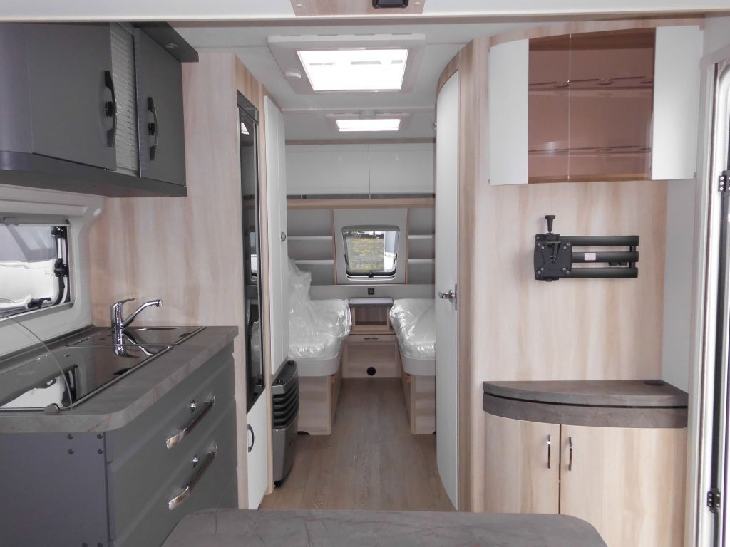 Caravan Hobby De Luxe 515 UHL 2025 2000kg. AUTARK AMBIENTE Hobby De Luxe 515 UHL mit Extras, Lagerabverkauf!