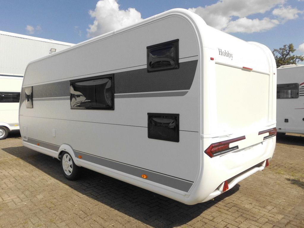 Caravan Hobby De Luxe 540 KMFe 2026 GARAGE AUTARK 1800kg.