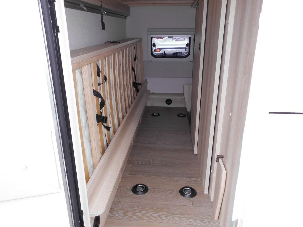 Caravan Hobby De Luxe 540 KMFe 2026 GARAGE AUTARK 1800kg.