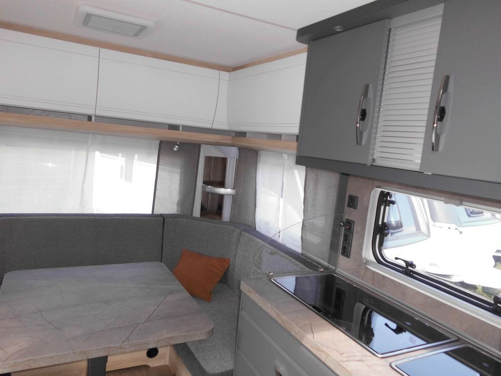 Caravan Hobby De Luxe 540 UL 2026 AUTARK AMBIENTE ROLLROST