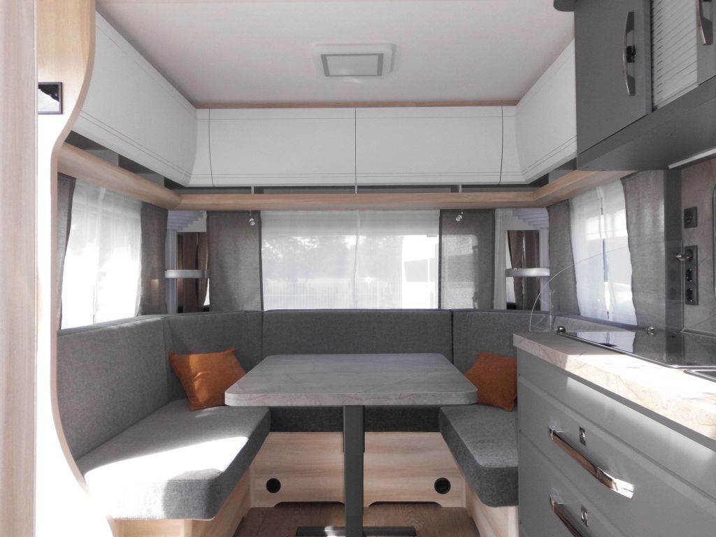 Caravan Hobby De Luxe 540 UL 2026 AUTARK AMBIENTE ROLLROST