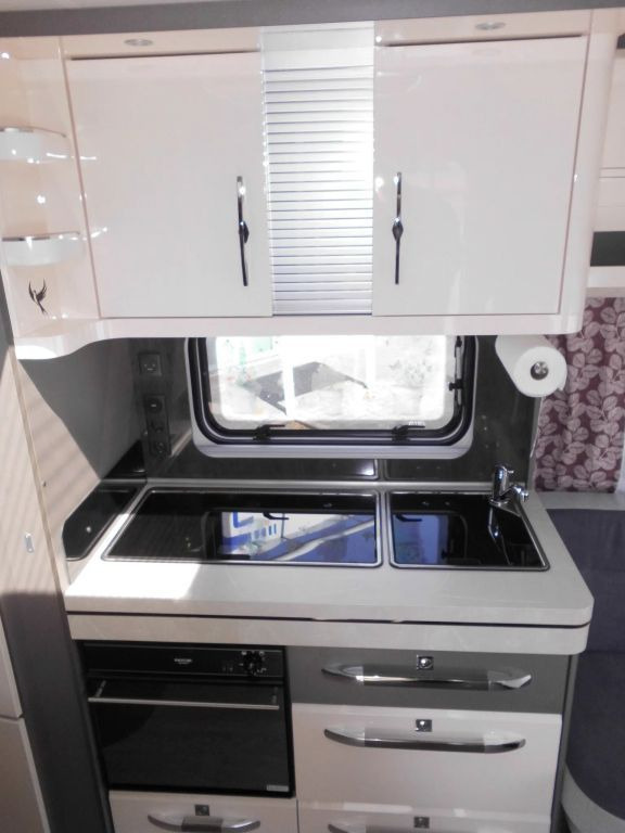 Caravan Hobby Excellent 495 WFB Mover, Autark, Combi 6E 1800KG