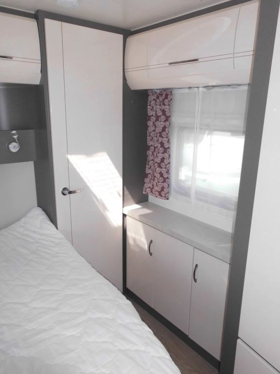 Caravan Hobby Excellent 495 WFB Mover, Autark, Combi 6E 1800KG