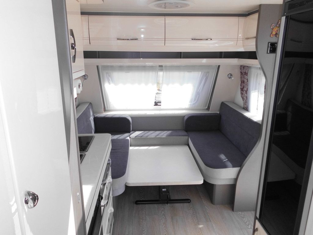 Caravan Hobby Excellent 495 WFB Mover, Autark, Combi 6E 1800KG