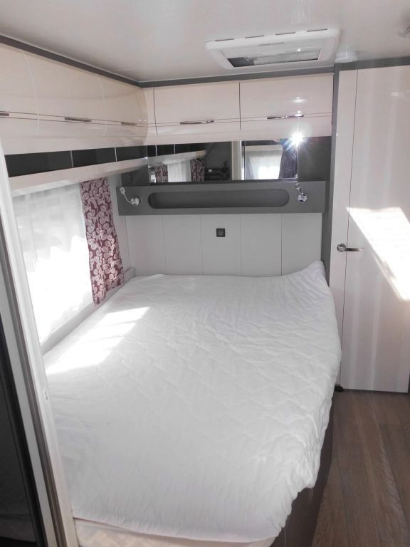 Caravan Hobby Excellent 495 WFB Mover, Autark, Combi 6E 1800KG
