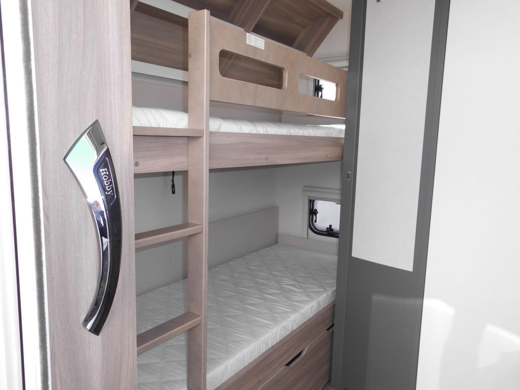 Caravan Hobby Excellent Edition 490 KMF 2025 1800kg., Sofort