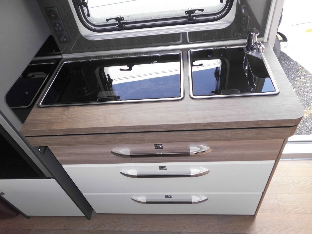 Caravan Hobby Excellent Edition 490 KMF 2025 1800kg., Sofort