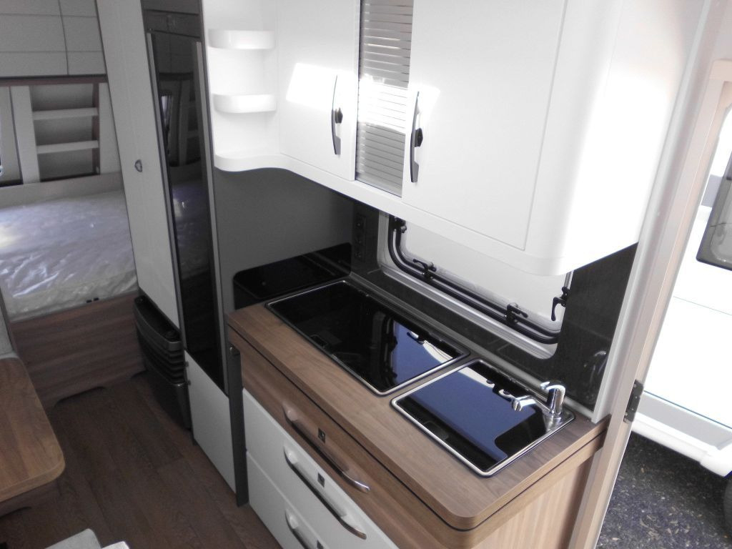 Caravan Hobby Excellent Edition 490 KMF 2025 1800kg., Sofort