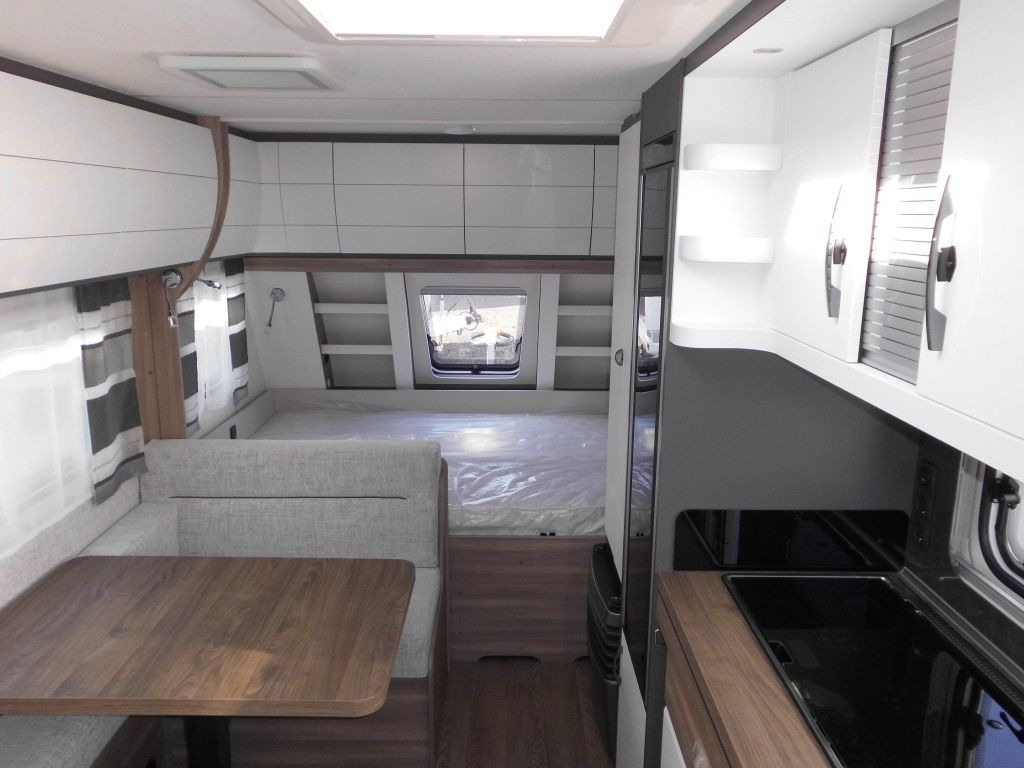 Caravan Hobby Excellent Edition 490 KMF 2025 1800kg., Sofort