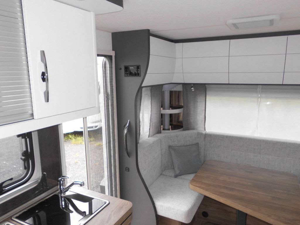 Caravan Hobby Excellent Edition 495 UL 2026 AUTARK 1800kg. ROL