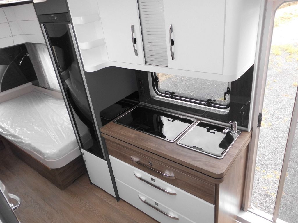 Caravan Hobby Excellent Edition 495 UL 2026 AUTARK 1800kg. ROL