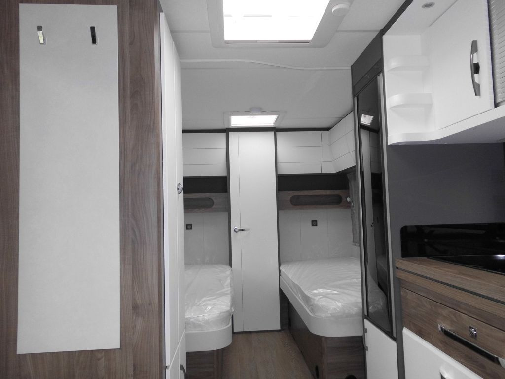Caravan Hobby Excellent Edition 540 WLU 2026 2000kg.,