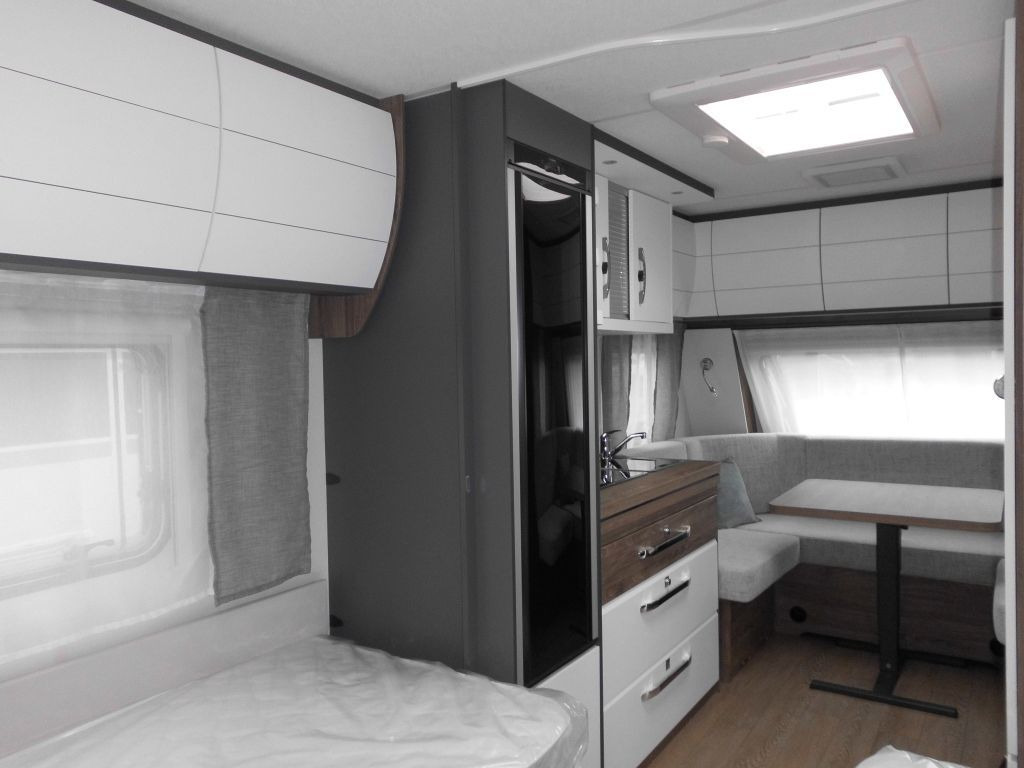 Caravan Hobby Excellent Edition 540 WLU 2026 2000kg.,
