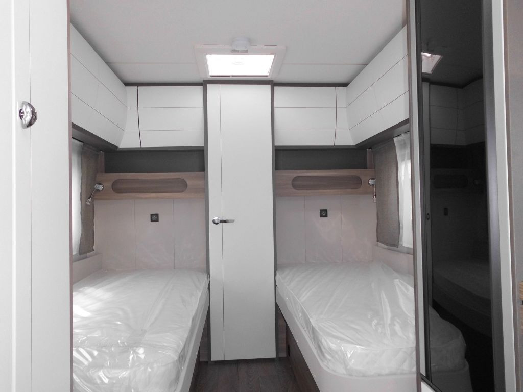Caravan Hobby Excellent Edition 540 WLU PICO AUTARK 2000kg.