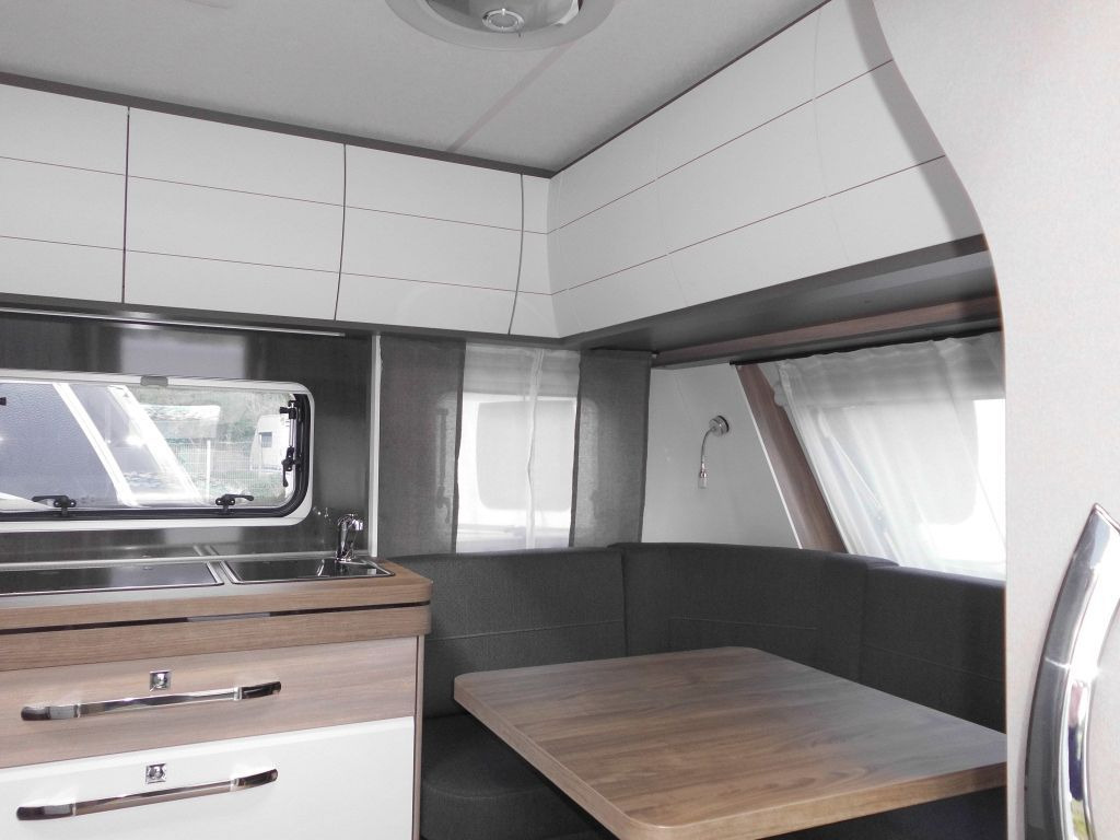 Caravan Hobby Excellent Edition 540 WLU PICO AUTARK 2000kg.