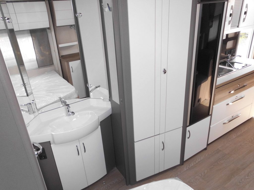 Caravan Hobby Excellent Edition 650 UMFe PICO AUTARK, FBH 2200