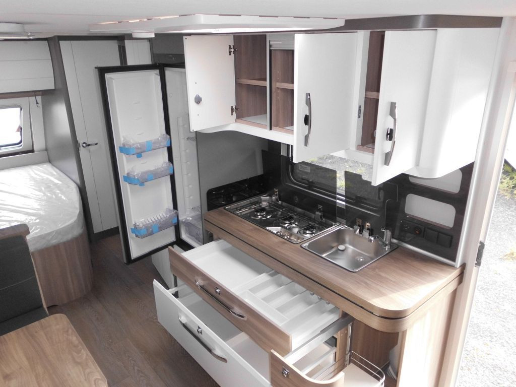 Caravan Hobby Excellent Edition 650 UMFe PICO AUTARK, FBH 2200