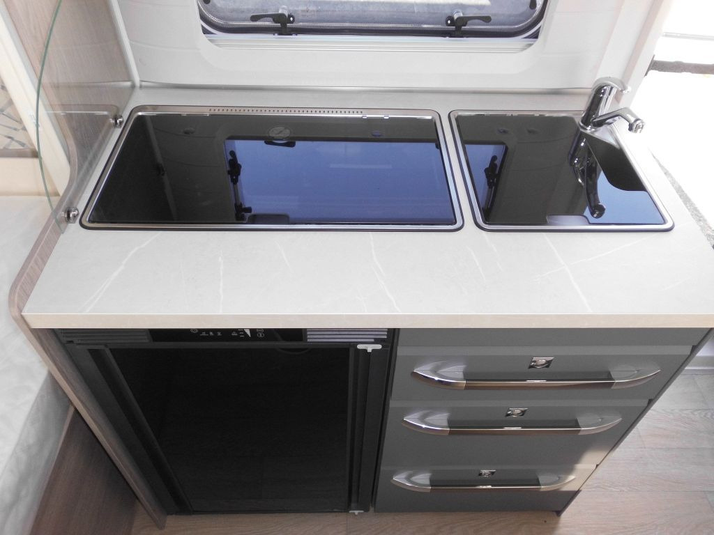 Caravan Hobby OnTour 390 SF 1500kg. Ambiente 2025
