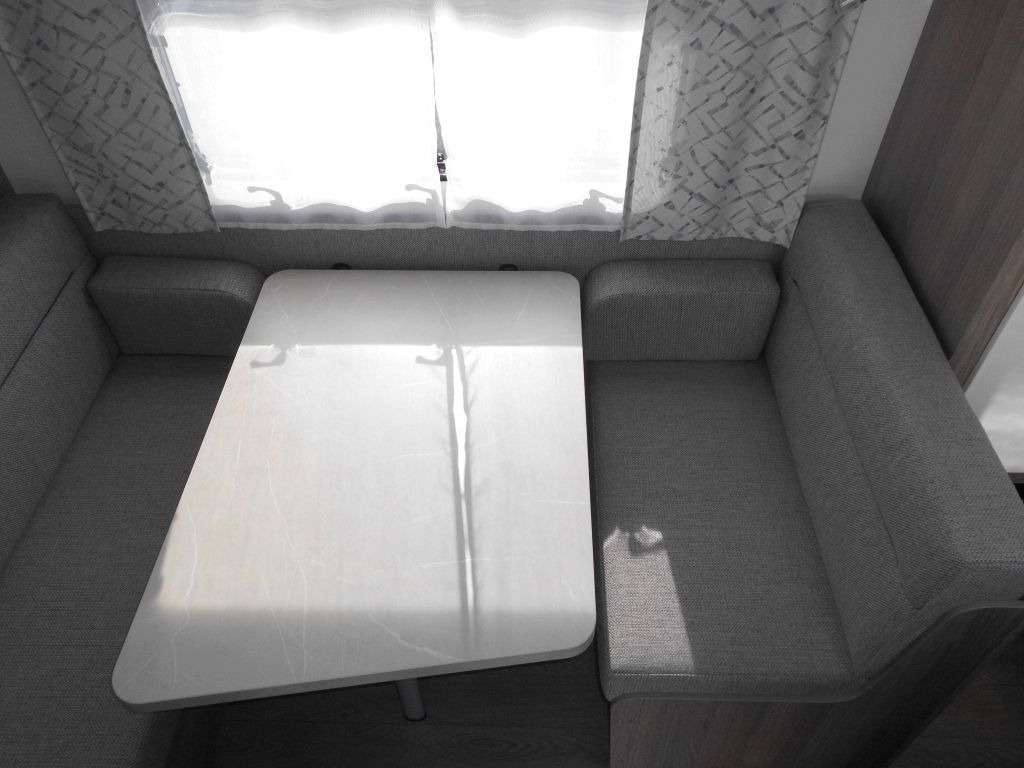 Caravan Hobby OnTour 390 SF 1500kg. Ambiente 2025